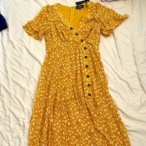 NEW WITH TAGS Lulu’s “After-Bloom Delight” dress
